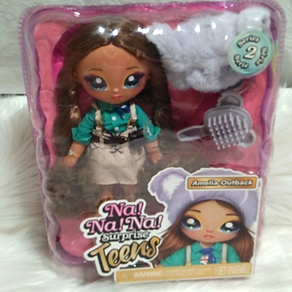 NWT Na! Na! Na! Surprise Teens Amelia Outback Doll